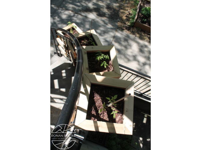 Planter for stairs 3